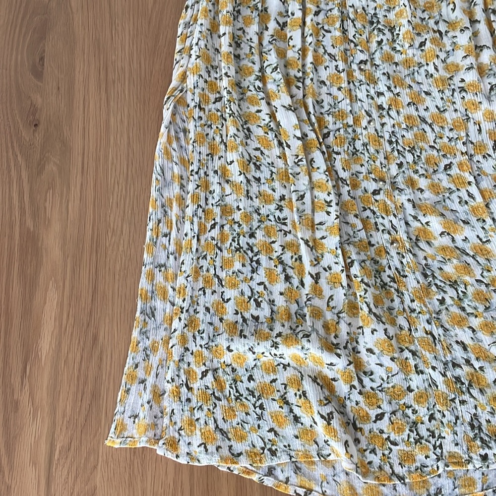 Off the shoulder floral midi. Size M from Urban Outfitters - Picture 3 of 3
